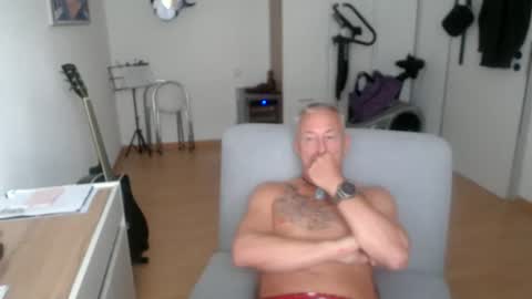 Snapshot of estevano chatting on 06-17-26, 11:45 estevano online show from 06-17-26, 11:45
