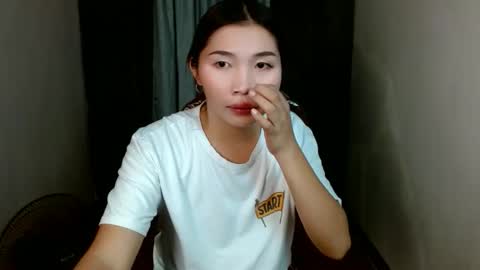 Snapshot of estherlust chatting on 04-18-26, 07:18 IRIS online show from 04-18-26, 07:18