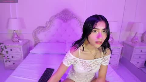 Snapshot of esthervalliere chatting on 04-07-26, 12:49 online show from 04-07-26, 12:49