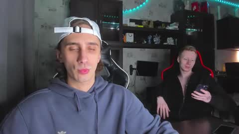 Snapshot of esthetics_boys chatting on 11-28-25, 01:58 LOUIS online show from 11-28-25, 01:58