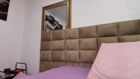 Snapshot of estrella_hanks_ chatting on 01-12-25, 12:01 Estrella online show from 01-12-25, 12:01