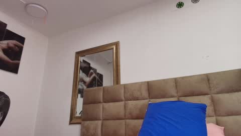 Snapshot of estrella_hanks_ chatting on 01-17-25, 11:59 Estrella online show from 01-17-25, 11:59