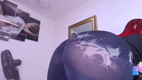 Snapshot of estrella_hanks_ chatting on 02-04-25, 12:00 Estrella online show from 02-04-25, 12:00