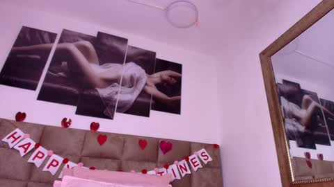 Snapshot of estrella_hanks_ chatting on 02-18-25, 12:06 Estrella online show from 02-18-25, 12:06