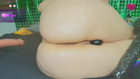 Snapshot of estrella_hanks_ chatting on 03-12-25, 06:00 Estrella online show from 03-12-25, 06:00