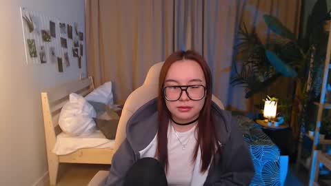 Snapshot of estrella_nouri chatting on 03-10-26, 02:55 estrella_nouri online show from 03-10-26, 02:55