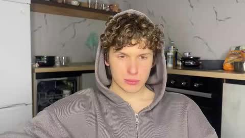 Snapshot of estremecerse chatting on 02-26-26, 07:24 Alex online show from 02-26-26, 07:24