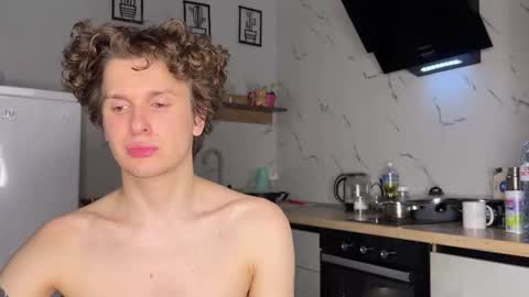 Snapshot of estremecerse chatting on 03-05-26, 09:11 Alex online show from 03-05-26, 09:11