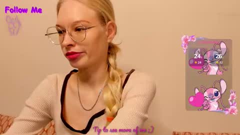 Snapshot of esty_siela chatting on 10-25-25, 12:23 lets get to know each other better in pm online show from 10-25-25, 12:23