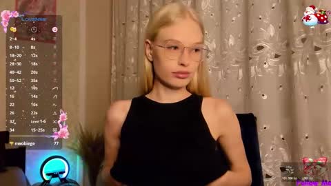 Snapshot of esty_siela chatting on 11-29-25, 01:36 lets get to know each other better in pm online show from 11-29-25, 01:36