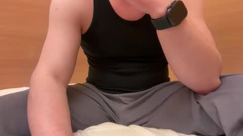 Snapshot of etat_on chatting on 12-17-25, 10:27 Tom online show from 12-17-25, 10:27