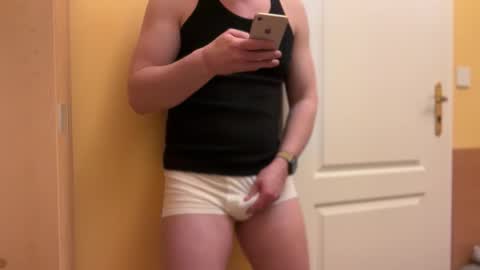 Snapshot of etat_on chatting on 01-06-26, 12:25 Tom online show from 01-06-26, 12:25