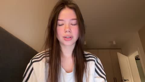 nika 3 online show from 12-09-24, 01:55