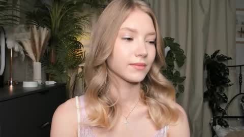 Natalie online show from 10-17-25, 05:43