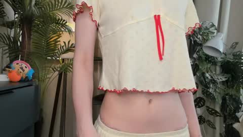 Snapshot of eternity_cuite chatting on 05-06-26, 05:57 Natalie online show from 05-06-26, 05:57