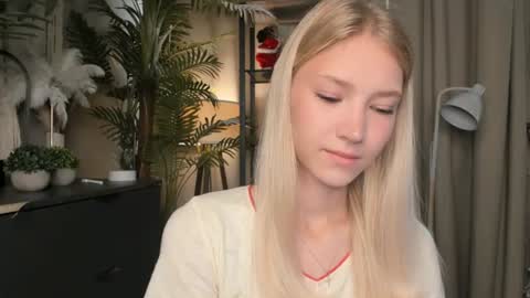 Snapshot of eternity_cuite chatting on 07-03-26, 06:09 Natalie online show from 07-03-26, 06:09
