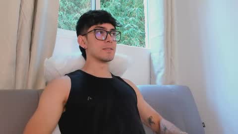 etham_wolf1 online show from 03-28-26, 05:56