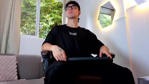 etham_wolf1 online show from 06-01-26, 05:36