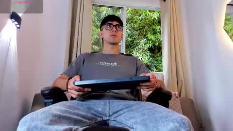 etham_wolf1 online show from 06-08-26, 06:41