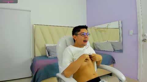 Snapshot of ethan12_ chatting on 07-07-26, 03:20 ethan12_ online show from 07-07-26, 03:20