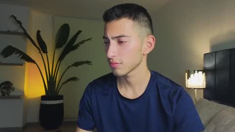 Snapshot of ethan_skiny_ chatting on 12-12-24, 04:59 Joan online show from 12-12-24, 04:59