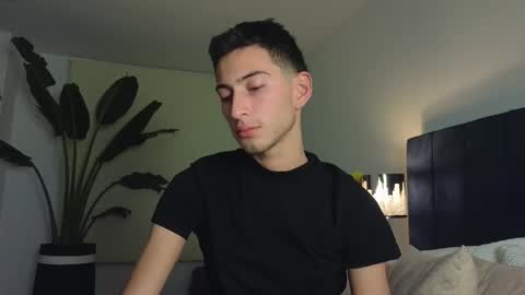 Snapshot of ethan_skiny_ chatting on 02-18-25, 04:04 Joan online show from 02-18-25, 04:04