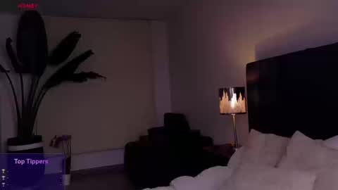 Snapshot of ethan_skiny_ chatting on 09-30-25, 04:39 Joan online show from 09-30-25, 04:39