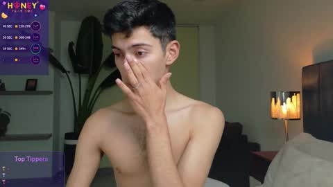 Snapshot of ethan_skiny_ chatting on 11-08-25, 01:17 Joan online show from 11-08-25, 01:17