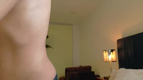 Snapshot of ethan_skiny_ chatting on 11-11-25, 03:06 Joan online show from 11-11-25, 03:06