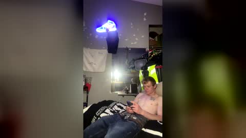 ethanbmx2001 online show from 04-22-26, 07:00