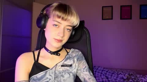 Emily online show from 11-22-25, 05:17