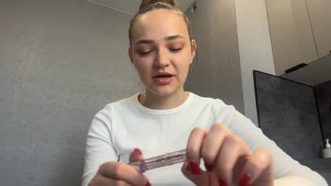 Snapshot of etsukoturrigiano chatting on 04-13-26, 06:41 Caroline online show from 04-13-26, 06:41