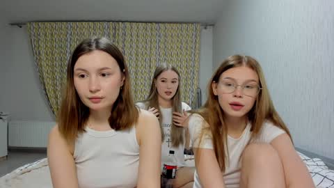 Snapshot of eumomino chatting on 02-03-25, 07:00 Veronica Tiia Lilith left to right online show from 02-03-25, 07:00