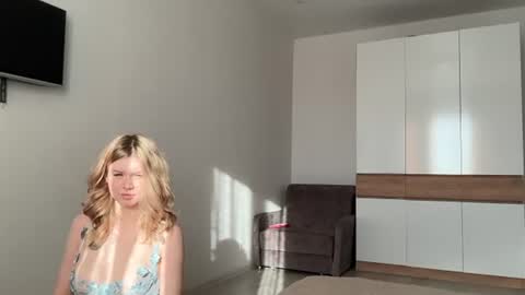 Veronica Tiia Lilith left to right online show from 07-22-26, 01:25