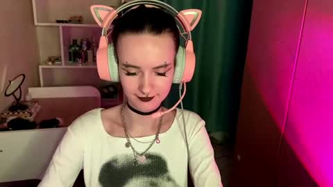 Snapshot of eunabiddlecome chatting on 05-08-26, 05:35 Kate online show from 05-08-26, 05:35