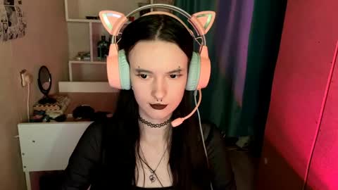 Snapshot of eunabiddlecome chatting on 05-17-26, 05:05 Kate online show from 05-17-26, 05:05