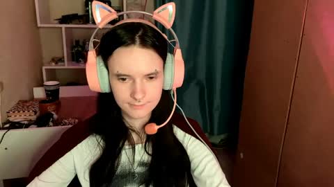 Snapshot of eunabiddlecome chatting on 06-04-26, 05:57 Kate online show from 06-04-26, 05:57