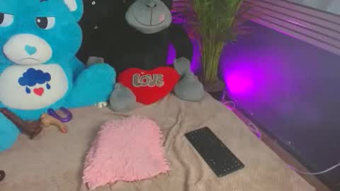 Snapshot of eva_06 chatting on 11-08-25, 11:25 eva_06 online show from 11-08-25, 11:25