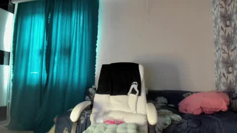 Eva online show from 05-31-26, 09:38