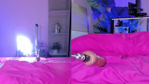 Snapshot of eva_blondee chatting on 02-23-25, 12:48 Eva online show from 02-23-25, 12:48