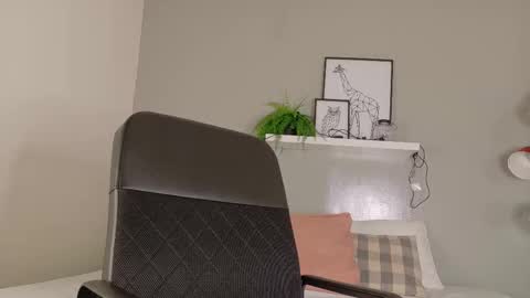 EVA DAEMON  online show from 12-15-25, 11:36