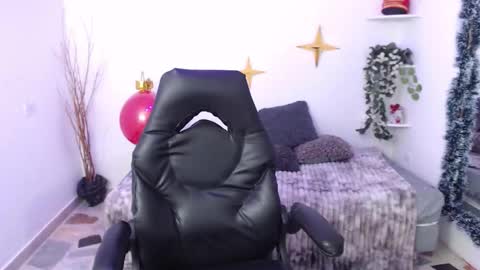 Snapshot of eva_maddox chatting on 12-14-25, 04:23 Eva online show from 12-14-25, 04:23