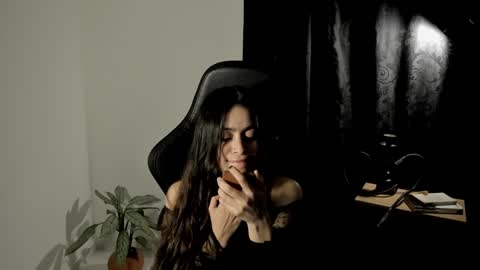 eva_monn online show from 12-28-24, 01:29