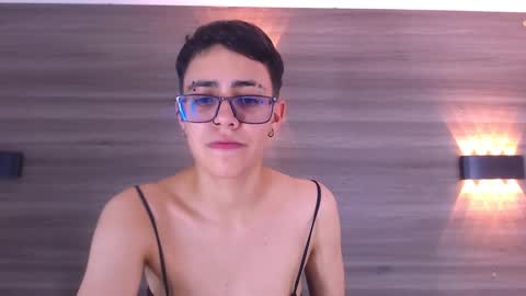 Snapshot of eva_monwalker chatting on 02-01-25, 01:44 Eva cute online show from 02-01-25, 01:44