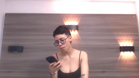 Snapshot of eva_monwalker chatting on 02-15-25, 07:06 Eva cute online show from 02-15-25, 07:06