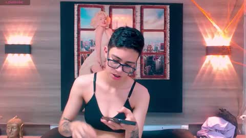 Snapshot of eva_monwalker chatting on 10-18-25, 12:06 Eva cute online show from 10-18-25, 12:06