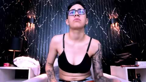 Snapshot of eva_monwalker chatting on 12-21-25, 11:28 Eva cute online show from 12-21-25, 11:28