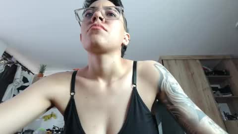 Snapshot of eva_monwalker chatting on 06-17-26, 12:50 Eva cute online show from 06-17-26, 12:50