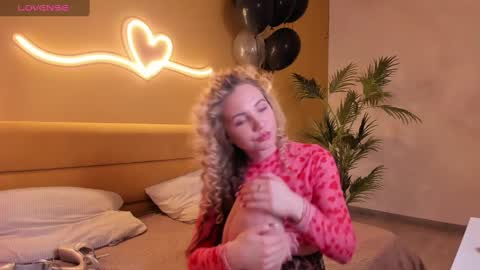 Snapshot of eva_moran chatting on 01-24-25, 08:13 Eva 3 online show from 01-24-25, 08:13