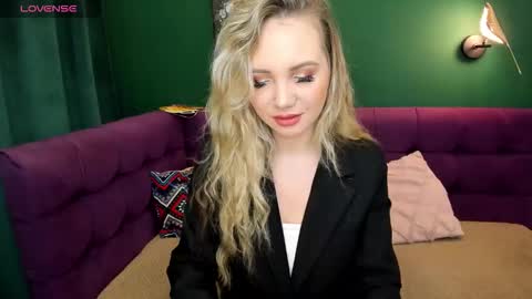 Snapshot of eva_moran chatting on 09-22-25, 02:02 Eva 3 online show from 09-22-25, 02:02